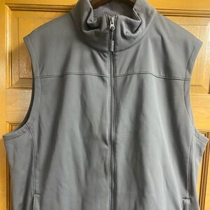 Walter Hagen Golf Vest size XL.  Item is brand new new, never warn.